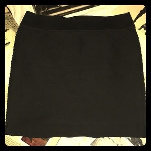 Textured wavy black pencil skirt